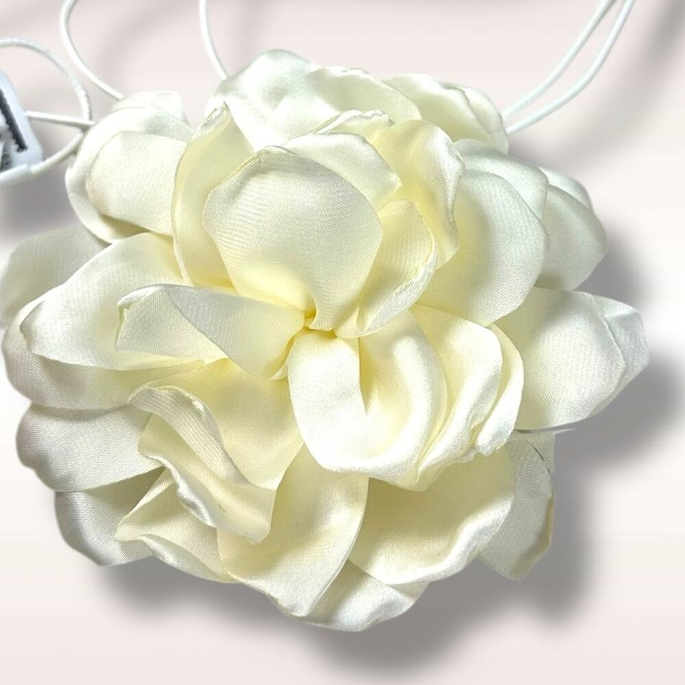 Free People All Is Well Flower Choker in White NWT Dainty Ethereal Coquette - Picture 4 of 6